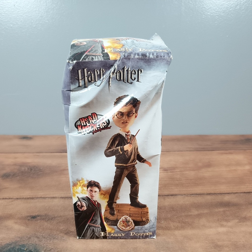 NECA Harry Potter Head Knocker Harry Potter Ron and Herminie Figure - Picture 2 of 16